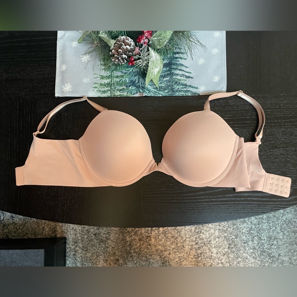 Victoria’s Secret 36DDD push-up bra NWOT